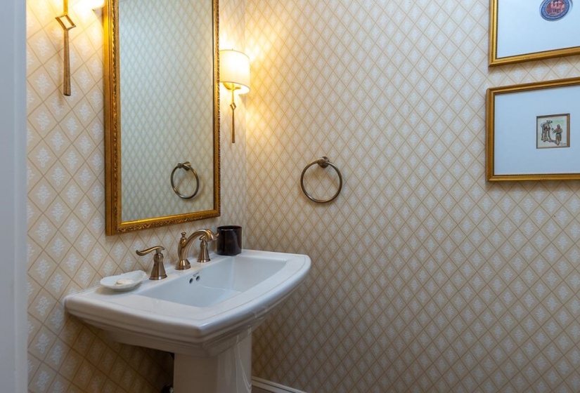 1407 CLUB GARDENS PL, Memphis, Tennessee 38104, 3 Bedrooms Bedrooms, 8 Rooms Rooms,4.1 BathroomsBathrooms,Residential,For Sale,CLUB GARDENS,10219428