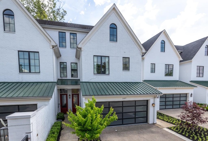 1407 CLUB GARDENS PL, Memphis, Tennessee 38104, 3 Bedrooms Bedrooms, 8 Rooms Rooms,4.1 BathroomsBathrooms,Residential,For Sale,CLUB GARDENS,10219428