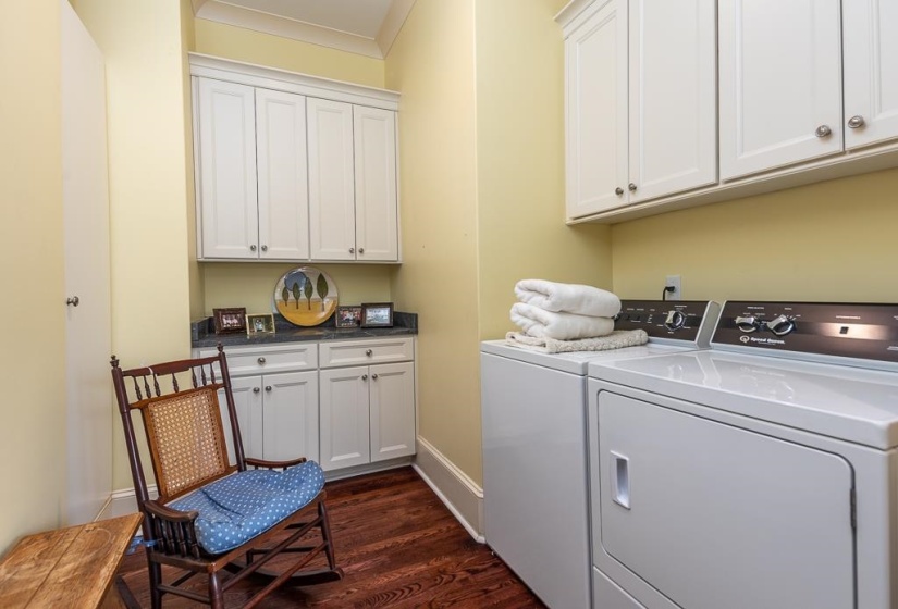 1407 CLUB GARDENS PL, Memphis, Tennessee 38104, 3 Bedrooms Bedrooms, 8 Rooms Rooms,4.1 BathroomsBathrooms,Residential,For Sale,CLUB GARDENS,10219428