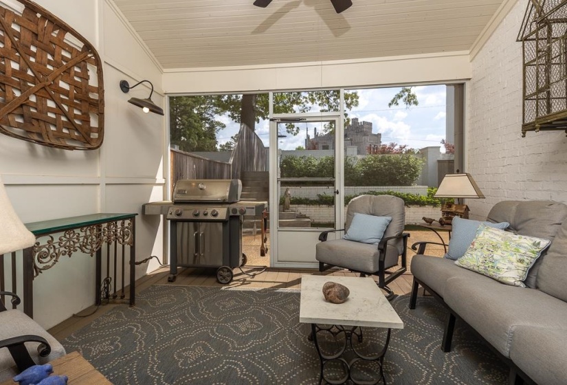 1407 CLUB GARDENS PL, Memphis, Tennessee 38104, 3 Bedrooms Bedrooms, 8 Rooms Rooms,4.1 BathroomsBathrooms,Residential,For Sale,CLUB GARDENS,10219428