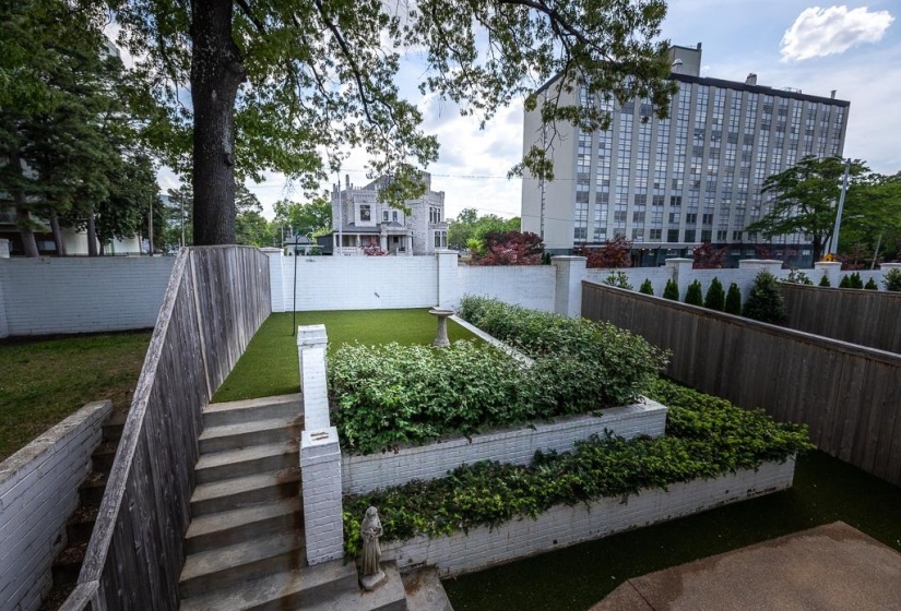 1407 CLUB GARDENS PL, Memphis, Tennessee 38104, 3 Bedrooms Bedrooms, 8 Rooms Rooms,4.1 BathroomsBathrooms,Residential,For Sale,CLUB GARDENS,10219428