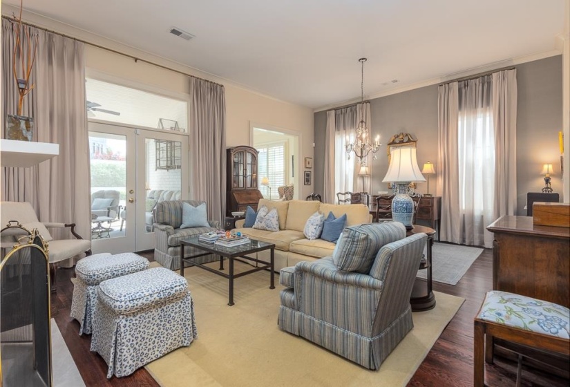 1407 CLUB GARDENS PL, Memphis, Tennessee 38104, 3 Bedrooms Bedrooms, 8 Rooms Rooms,4.1 BathroomsBathrooms,Residential,For Sale,CLUB GARDENS,10219428