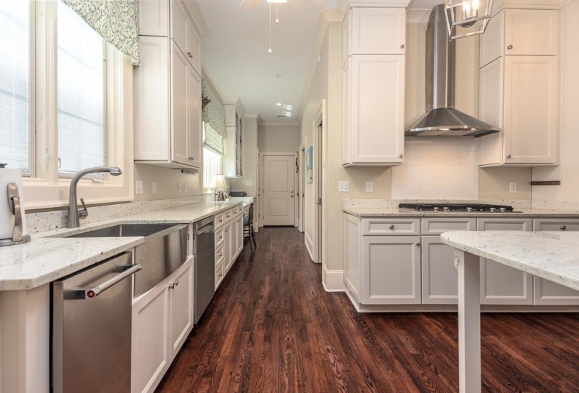 1407 CLUB GARDENS PL, Memphis, Tennessee 38104, 3 Bedrooms Bedrooms, 8 Rooms Rooms,4.1 BathroomsBathrooms,Residential,For Sale,CLUB GARDENS,10219428