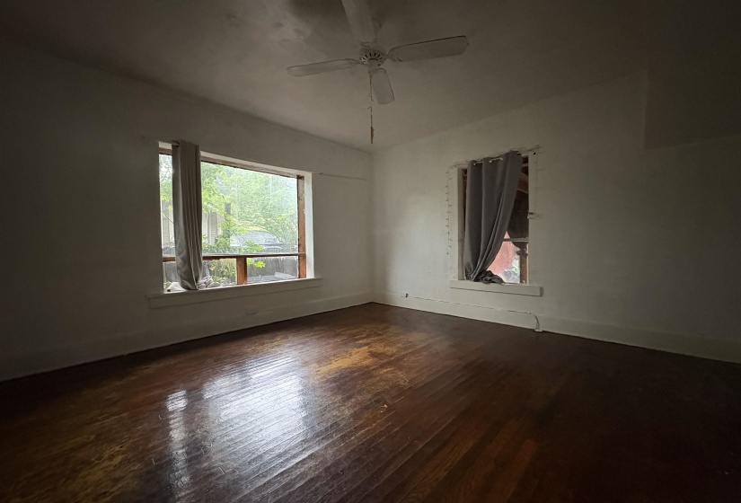 1637 LINDEN AVE, Memphis, Tennessee 38104, 3 Bedroom Bedrooms, 5 Room Rooms,2 BathroomBathrooms,Residential,For Sale,LINDEN,0,10219433