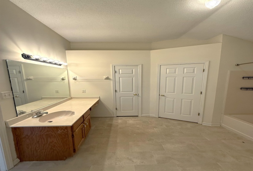 6893 CENTURY OAKS DR, Unincorporated, Tennessee 38018, 2 Bedrooms Bedrooms, 5 Rooms Rooms,2 BathroomsBathrooms,Residential,For Sale,CENTURY OAKS,10219436