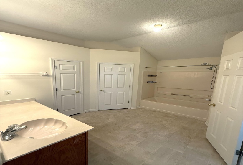 6893 CENTURY OAKS DR, Unincorporated, Tennessee 38018, 2 Bedrooms Bedrooms, 5 Rooms Rooms,2 BathroomsBathrooms,Residential,For Sale,CENTURY OAKS,10219436