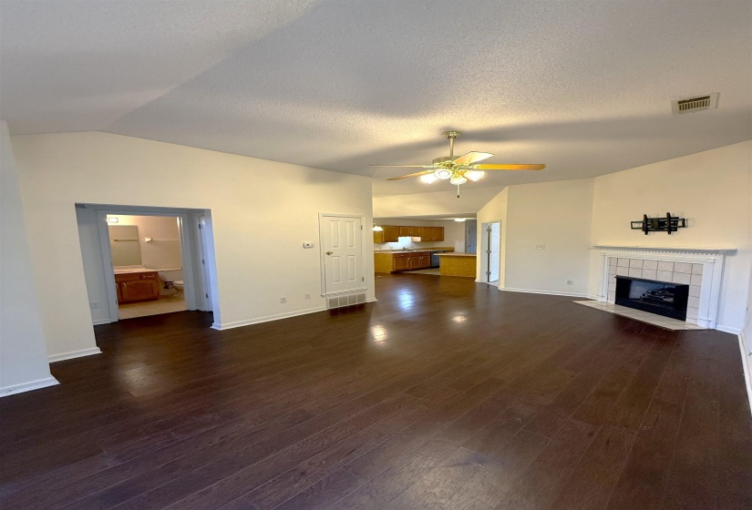 6893 CENTURY OAKS DR, Unincorporated, Tennessee 38018, 2 Bedrooms Bedrooms, 5 Rooms Rooms,2 BathroomsBathrooms,Residential,For Sale,CENTURY OAKS,10219436