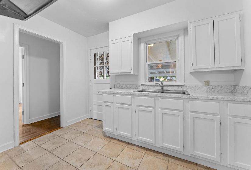 810 INDIAN DR, Memphis, Tennessee 38122, 3 Bedrooms Bedrooms, 6 Rooms Rooms,2 BathroomsBathrooms,Residential,For Sale,INDIAN,10219437