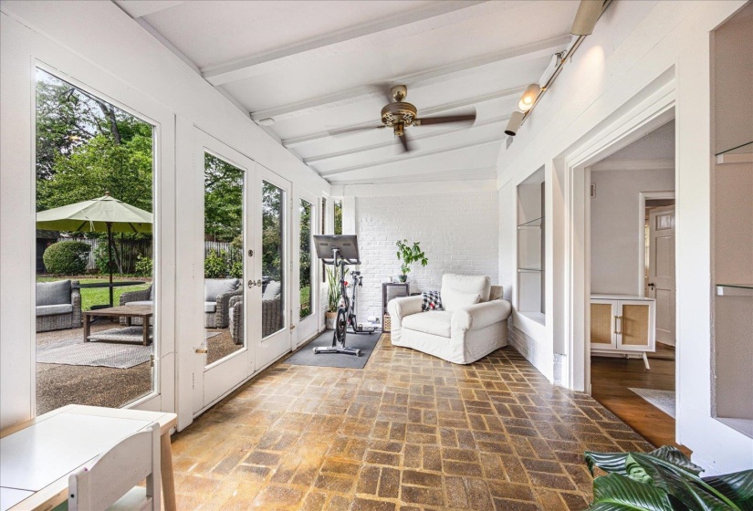 3581 POPLAR AVE, Memphis, Tennessee 38111, 3 Bedrooms Bedrooms, 9 Rooms Rooms,2 BathroomsBathrooms,Residential,For Sale,POPLAR,10219440