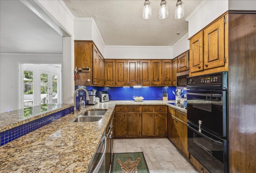 3581 POPLAR AVE, Memphis, Tennessee 38111, 3 Bedrooms Bedrooms, 9 Rooms Rooms,2 BathroomsBathrooms,Residential,For Sale,POPLAR,10219440