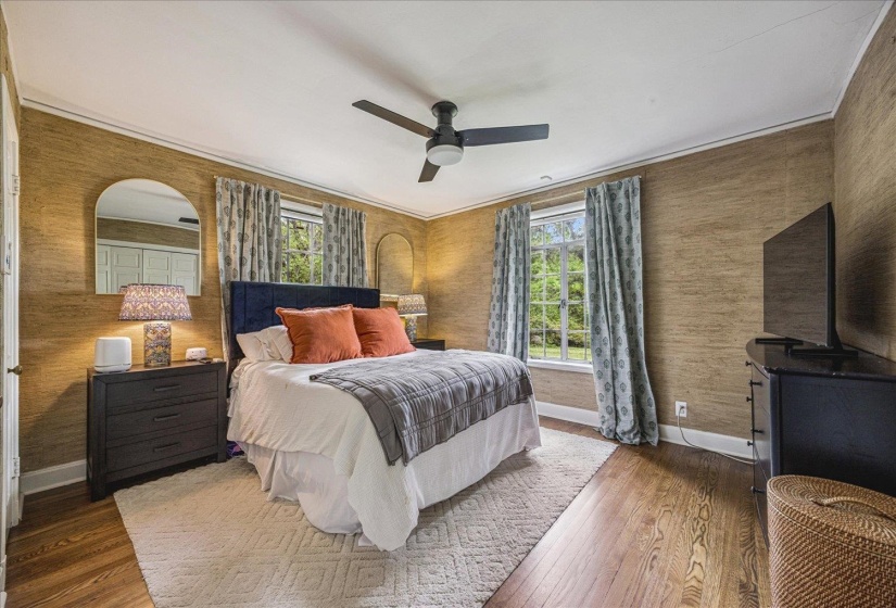 3581 POPLAR AVE, Memphis, Tennessee 38111, 3 Bedrooms Bedrooms, 9 Rooms Rooms,2 BathroomsBathrooms,Residential,For Sale,POPLAR,10219440