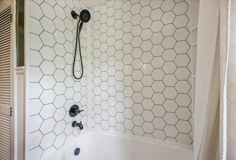 3581 POPLAR AVE, Memphis, Tennessee 38111, 3 Bedrooms Bedrooms, 9 Rooms Rooms,2 BathroomsBathrooms,Residential,For Sale,POPLAR,10219440