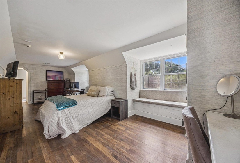 3581 POPLAR AVE, Memphis, Tennessee 38111, 3 Bedrooms Bedrooms, 9 Rooms Rooms,2 BathroomsBathrooms,Residential,For Sale,POPLAR,10219440