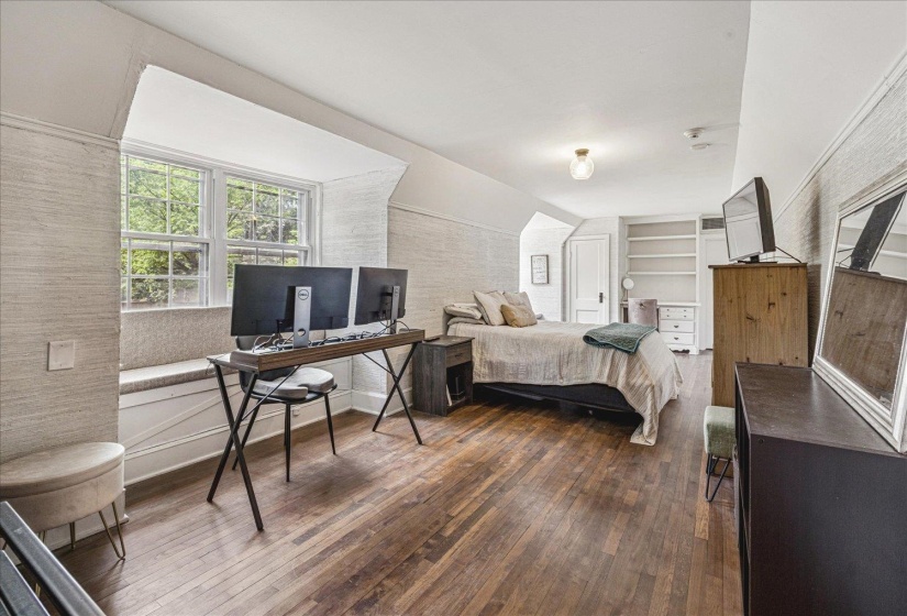 3581 POPLAR AVE, Memphis, Tennessee 38111, 3 Bedrooms Bedrooms, 9 Rooms Rooms,2 BathroomsBathrooms,Residential,For Sale,POPLAR,10219440