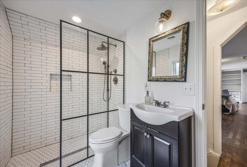 3581 POPLAR AVE, Memphis, Tennessee 38111, 3 Bedrooms Bedrooms, 9 Rooms Rooms,2 BathroomsBathrooms,Residential,For Sale,POPLAR,10219440