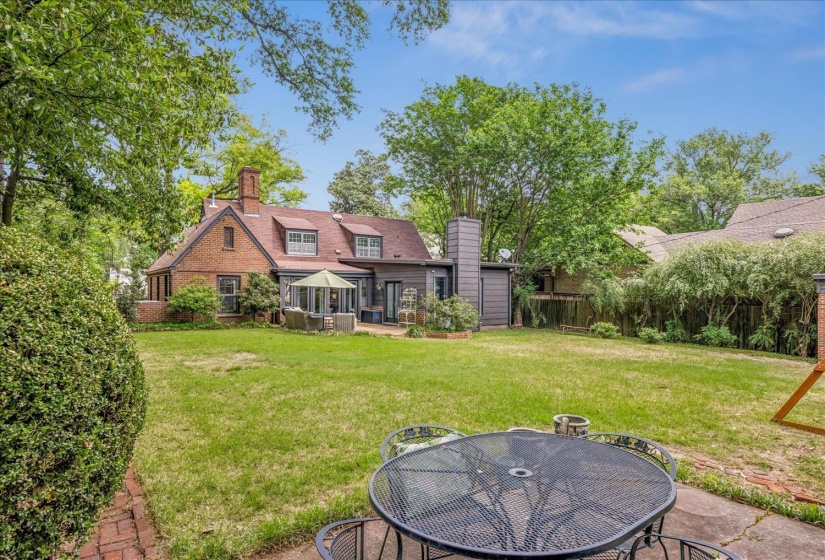 3581 POPLAR AVE, Memphis, Tennessee 38111, 3 Bedrooms Bedrooms, 9 Rooms Rooms,2 BathroomsBathrooms,Residential,For Sale,POPLAR,10219440