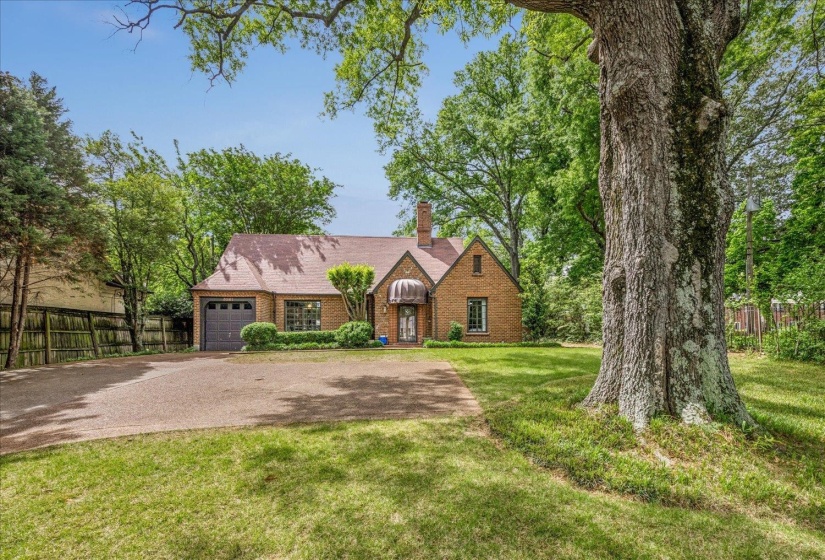 3581 POPLAR AVE, Memphis, Tennessee 38111, 3 Bedrooms Bedrooms, 9 Rooms Rooms,2 BathroomsBathrooms,Residential,For Sale,POPLAR,10219440