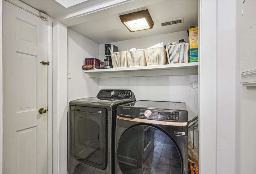 3581 POPLAR AVE, Memphis, Tennessee 38111, 3 Bedrooms Bedrooms, 9 Rooms Rooms,2 BathroomsBathrooms,Residential,For Sale,POPLAR,10219440