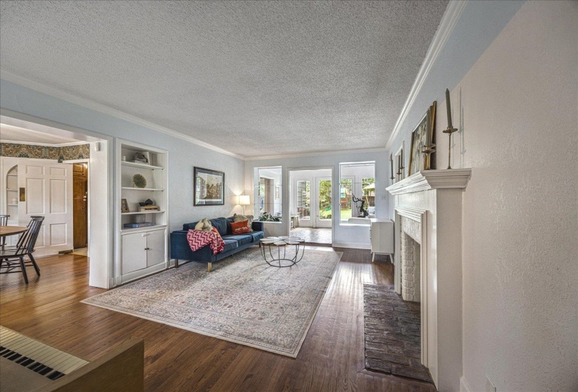 3581 POPLAR AVE, Memphis, Tennessee 38111, 3 Bedrooms Bedrooms, 9 Rooms Rooms,2 BathroomsBathrooms,Residential,For Sale,POPLAR,10219440