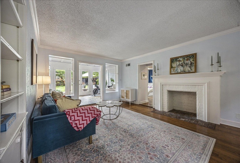 3581 POPLAR AVE, Memphis, Tennessee 38111, 3 Bedrooms Bedrooms, 9 Rooms Rooms,2 BathroomsBathrooms,Residential,For Sale,POPLAR,10219440