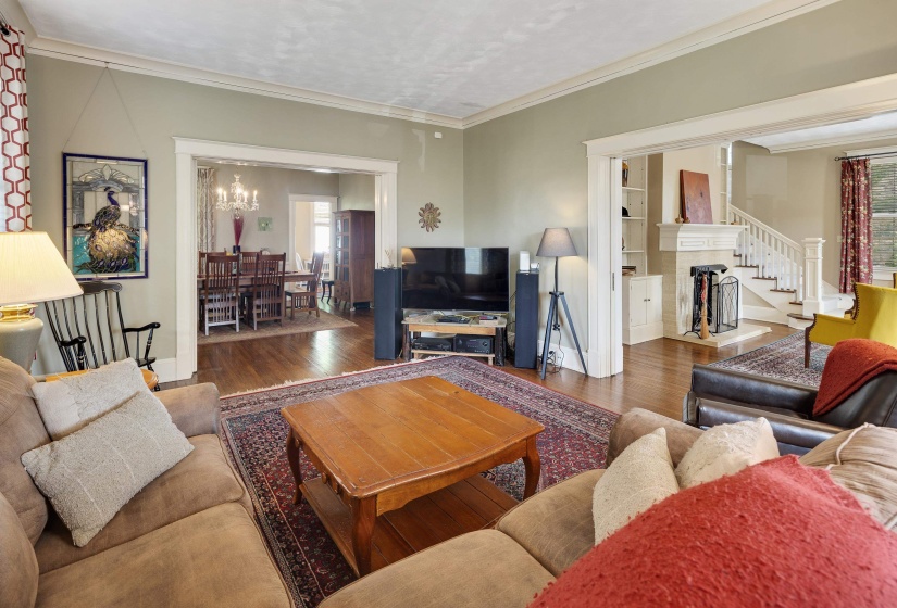 Living area with crown molding, hardwood / wood-style flooring, hanging lights, and a textured ceiling