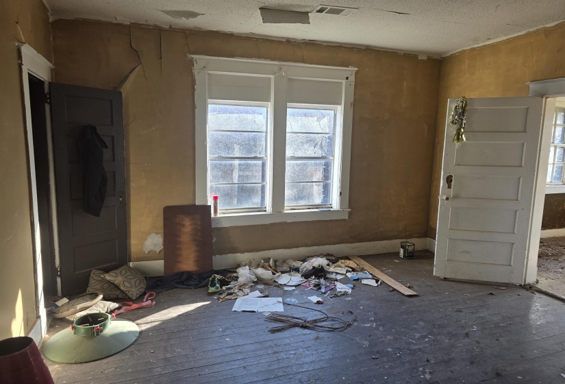 599 LESTER ST, Memphis, Tennessee 38112, 3 Bedrooms Bedrooms, 6 Rooms Rooms,1 BathroomBathrooms,Residential,For Sale,LESTER,10218872