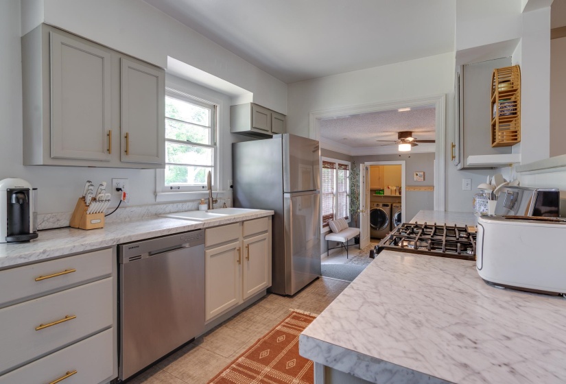 4952 MOCKINGBIRD LN, Memphis, Tennessee 38117, 3 Bedrooms Bedrooms, 7 Rooms Rooms,1.1 BathroomsBathrooms,Residential,For Sale,MOCKINGBIRD,10219460