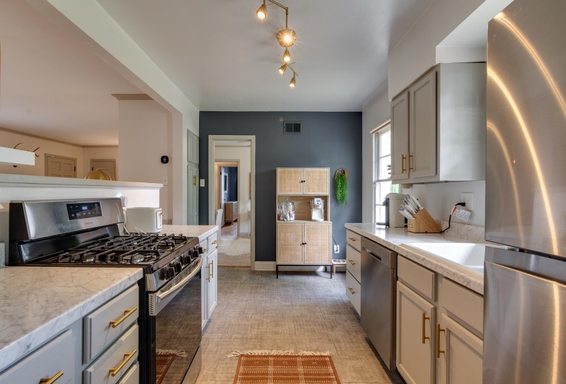 4952 MOCKINGBIRD LN, Memphis, Tennessee 38117, 3 Bedrooms Bedrooms, 7 Rooms Rooms,1.1 BathroomsBathrooms,Residential,For Sale,MOCKINGBIRD,10219460