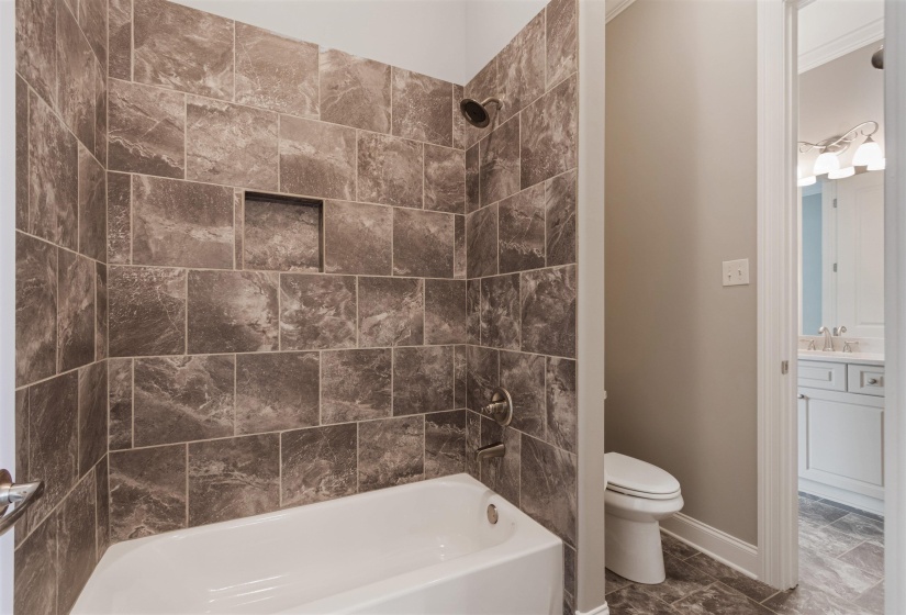 125 HUNTERS REST LN, Piperton, Tennessee 38017, 5 Bedroom Bedrooms, 8 Room Rooms,3.1 BathroomBathrooms,Residential,For Sale,HUNTERS REST,0,10219462
