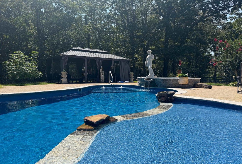 1765 NOTTINGHAM DR, Southaven, Mississippi 38671, 6 Bedroom Bedrooms, 14 Room Rooms,6.1 BathroomBathrooms,Residential,For Sale,NOTTINGHAM,0,10219480