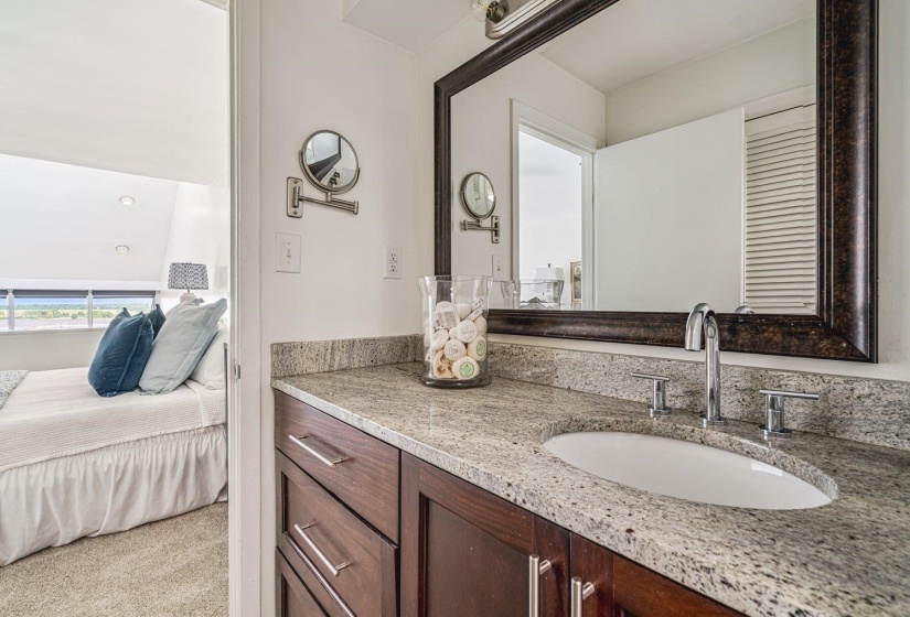 335 RIVERBLUFF PL, Memphis, Tennessee 38103, 2 Bedroom Bedrooms, 5 Room Rooms,2.1 BathroomBathrooms,Residential,For Sale,RIVERBLUFF,0,10219482