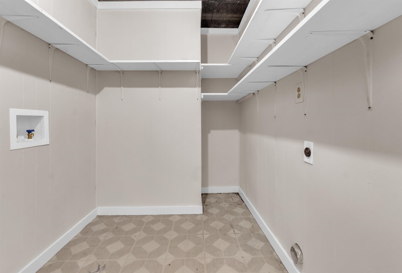 6429 BARDSTOWN RD RD, Bartlett, Tennessee 38134, 4 Bedrooms Bedrooms, 5 Rooms Rooms,2 BathroomsBathrooms,Residential,For Sale,BARDSTOWN RD,10219487