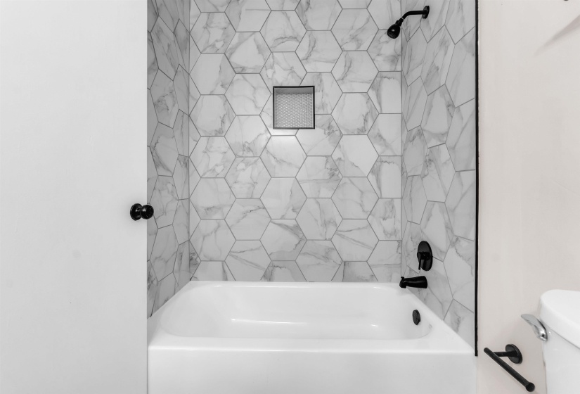 6429 BARDSTOWN RD RD, Bartlett, Tennessee 38134, 4 Bedrooms Bedrooms, 5 Rooms Rooms,2 BathroomsBathrooms,Residential,For Sale,BARDSTOWN RD,10219487