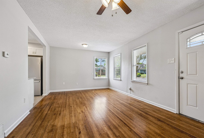 Entryway featuring dark wood-style floors, a textured ceiling, and ceiling fan
