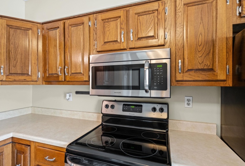 1040 PARK COURT DR, Memphis, Tennessee 38119, 3 Bedrooms Bedrooms, 6 Rooms Rooms,2.1 BathroomsBathrooms,Residential,For Sale,PARK COURT,10219500