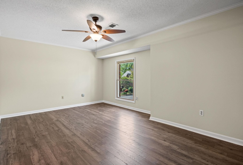 1040 PARK COURT DR, Memphis, Tennessee 38119, 3 Bedrooms Bedrooms, 6 Rooms Rooms,2.1 BathroomsBathrooms,Residential,For Sale,PARK COURT,10219500