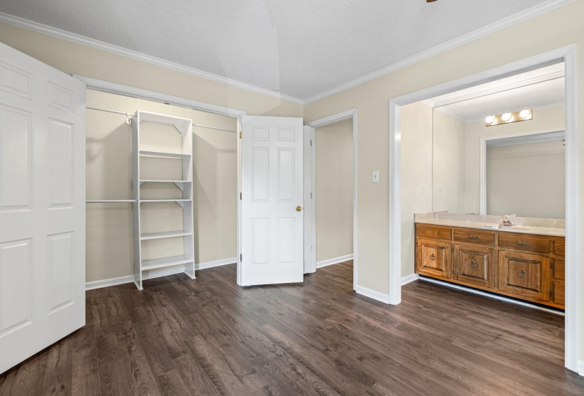 1040 PARK COURT DR, Memphis, Tennessee 38119, 3 Bedrooms Bedrooms, 6 Rooms Rooms,2.1 BathroomsBathrooms,Residential,For Sale,PARK COURT,10219500