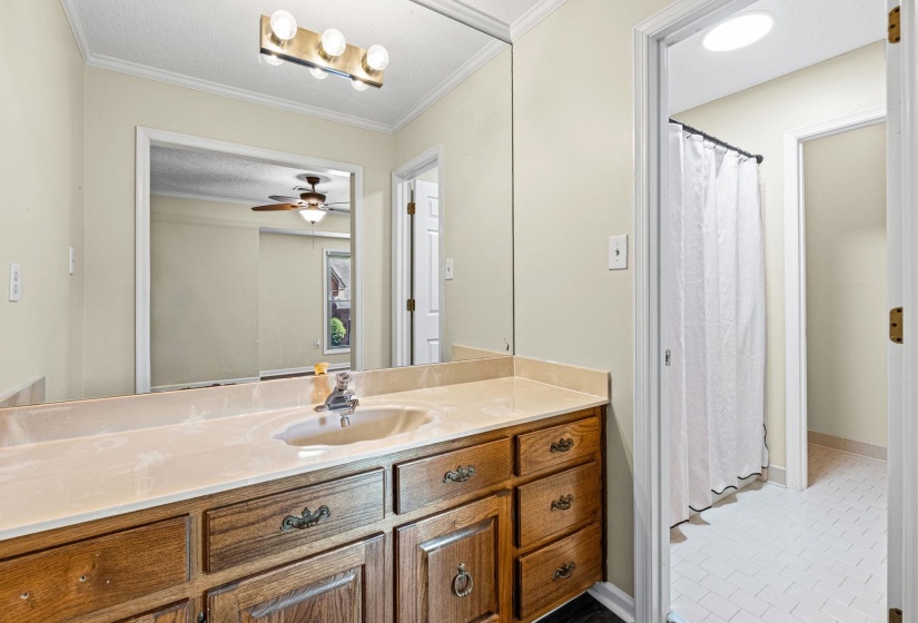 1040 PARK COURT DR, Memphis, Tennessee 38119, 3 Bedrooms Bedrooms, 6 Rooms Rooms,2.1 BathroomsBathrooms,Residential,For Sale,PARK COURT,10219500