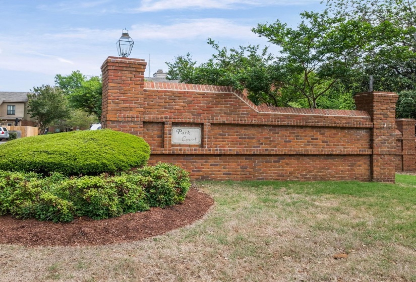 1040 PARK COURT DR, Memphis, Tennessee 38119, 3 Bedrooms Bedrooms, 6 Rooms Rooms,2.1 BathroomsBathrooms,Residential,For Sale,PARK COURT,10219500