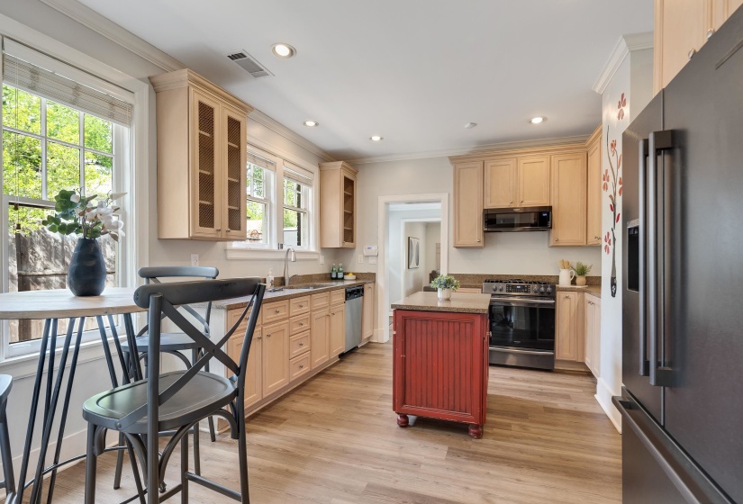 176 CRESTMERE PL, Memphis, Tennessee 38112, 2 Bedrooms Bedrooms, 6 Rooms Rooms,2 BathroomsBathrooms,Residential,For Sale,CRESTMERE,10219503