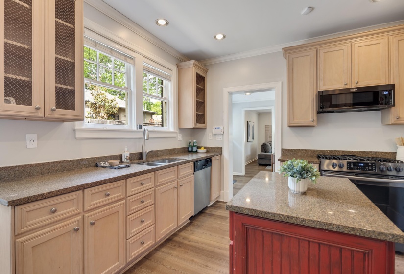 176 CRESTMERE PL, Memphis, Tennessee 38112, 2 Bedrooms Bedrooms, 6 Rooms Rooms,2 BathroomsBathrooms,Residential,For Sale,CRESTMERE,10219503