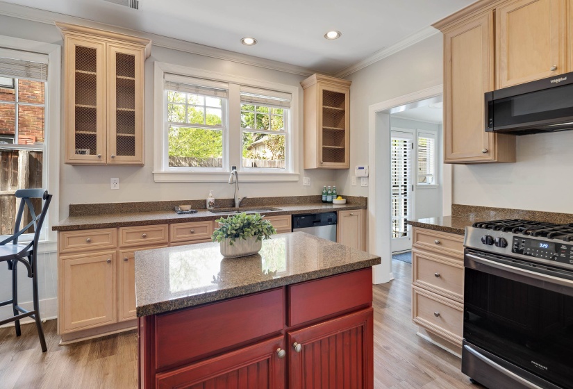 176 CRESTMERE PL, Memphis, Tennessee 38112, 2 Bedrooms Bedrooms, 6 Rooms Rooms,2 BathroomsBathrooms,Residential,For Sale,CRESTMERE,10219503