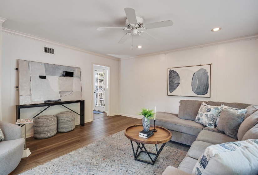 176 CRESTMERE PL, Memphis, Tennessee 38112, 2 Bedrooms Bedrooms, 6 Rooms Rooms,2 BathroomsBathrooms,Residential,For Sale,CRESTMERE,10219503