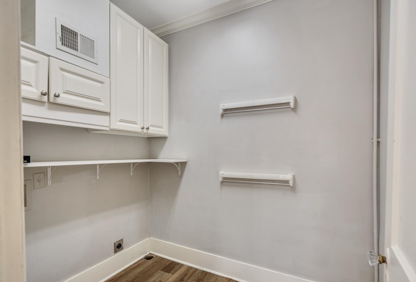 176 CRESTMERE PL, Memphis, Tennessee 38112, 2 Bedrooms Bedrooms, 6 Rooms Rooms,2 BathroomsBathrooms,Residential,For Sale,CRESTMERE,10219503