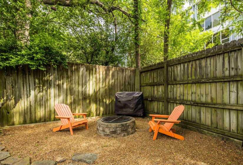 176 CRESTMERE PL, Memphis, Tennessee 38112, 2 Bedrooms Bedrooms, 6 Rooms Rooms,2 BathroomsBathrooms,Residential,For Sale,CRESTMERE,10219503