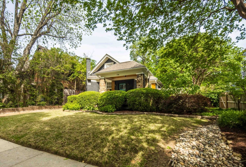 176 CRESTMERE PL, Memphis, Tennessee 38112, 2 Bedrooms Bedrooms, 6 Rooms Rooms,2 BathroomsBathrooms,Residential,For Sale,CRESTMERE,10219503