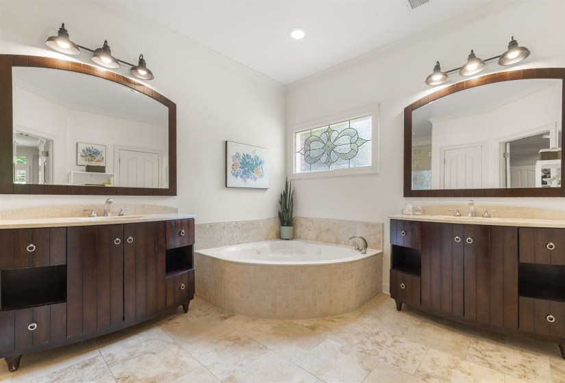 2142 LAKE PAGE DR, Collierville, Tennessee 38017, 4 Bedrooms Bedrooms, 9 Rooms Rooms,3.1 BathroomsBathrooms,Residential,For Sale,LAKE PAGE,10219509