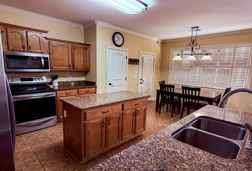 158 PORTER RUN DR, Collierville, Tennessee 38017, 4 Bedrooms Bedrooms, 8 Rooms Rooms,2.1 BathroomsBathrooms,Rental Properties,For Sale,PORTER RUN,10219567