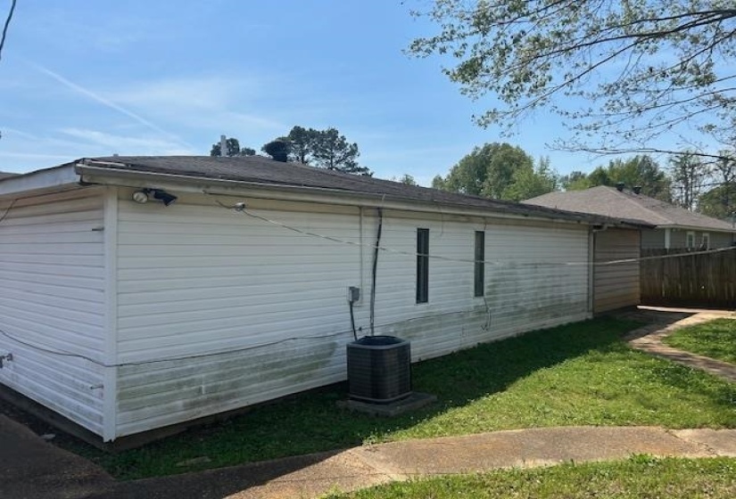 386 MCFARLAND DR, Memphis, Tennessee 38109, 3 Bedroom Bedrooms, 6 Room Rooms,2 BathroomBathrooms,Residential,For Sale,MCFARLAND,0,10219517