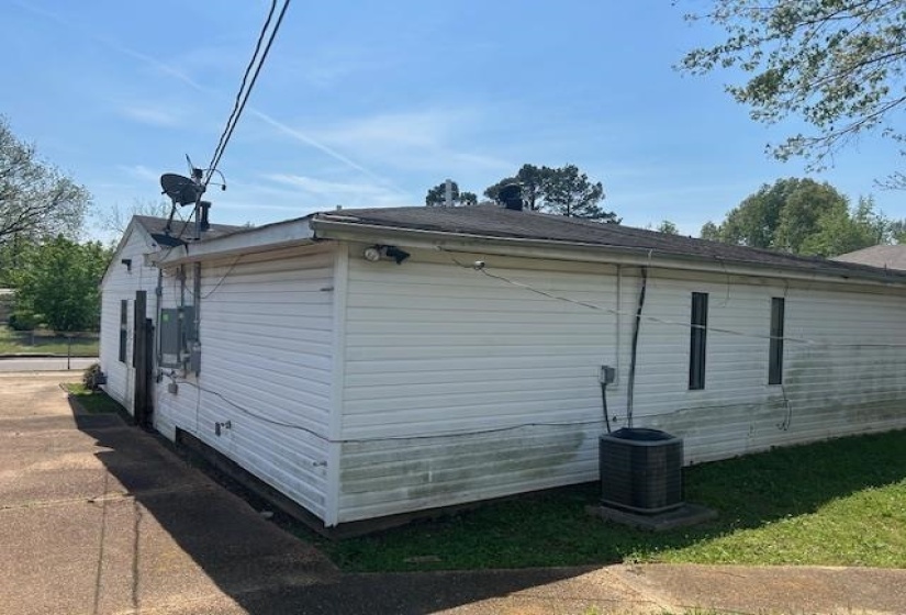 386 MCFARLAND DR, Memphis, Tennessee 38109, 3 Bedroom Bedrooms, 6 Room Rooms,2 BathroomBathrooms,Residential,For Sale,MCFARLAND,0,10219517